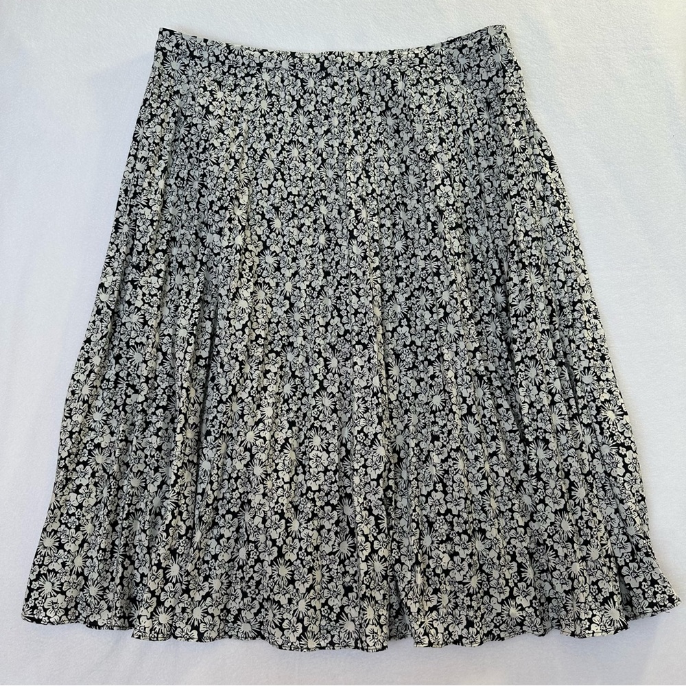 Karl Lagerfeld Black and White Floral Pattern Knee Length Skirt Women’s Size 10